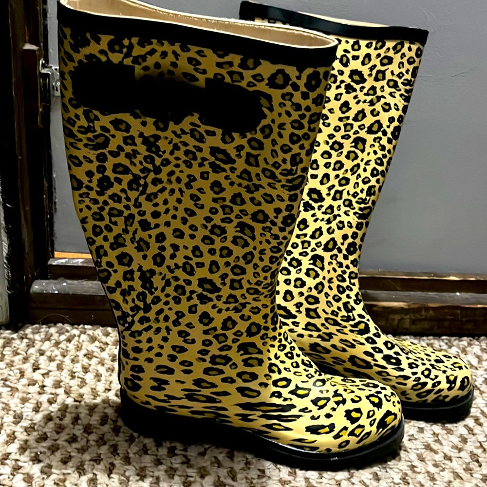 Cheetah vintage rain boots